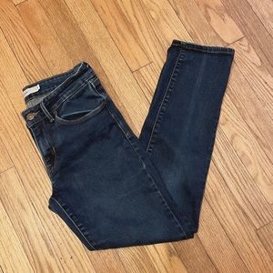 Levi Mid Rise Skinny Jeans